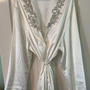 3x Bridal satin robe